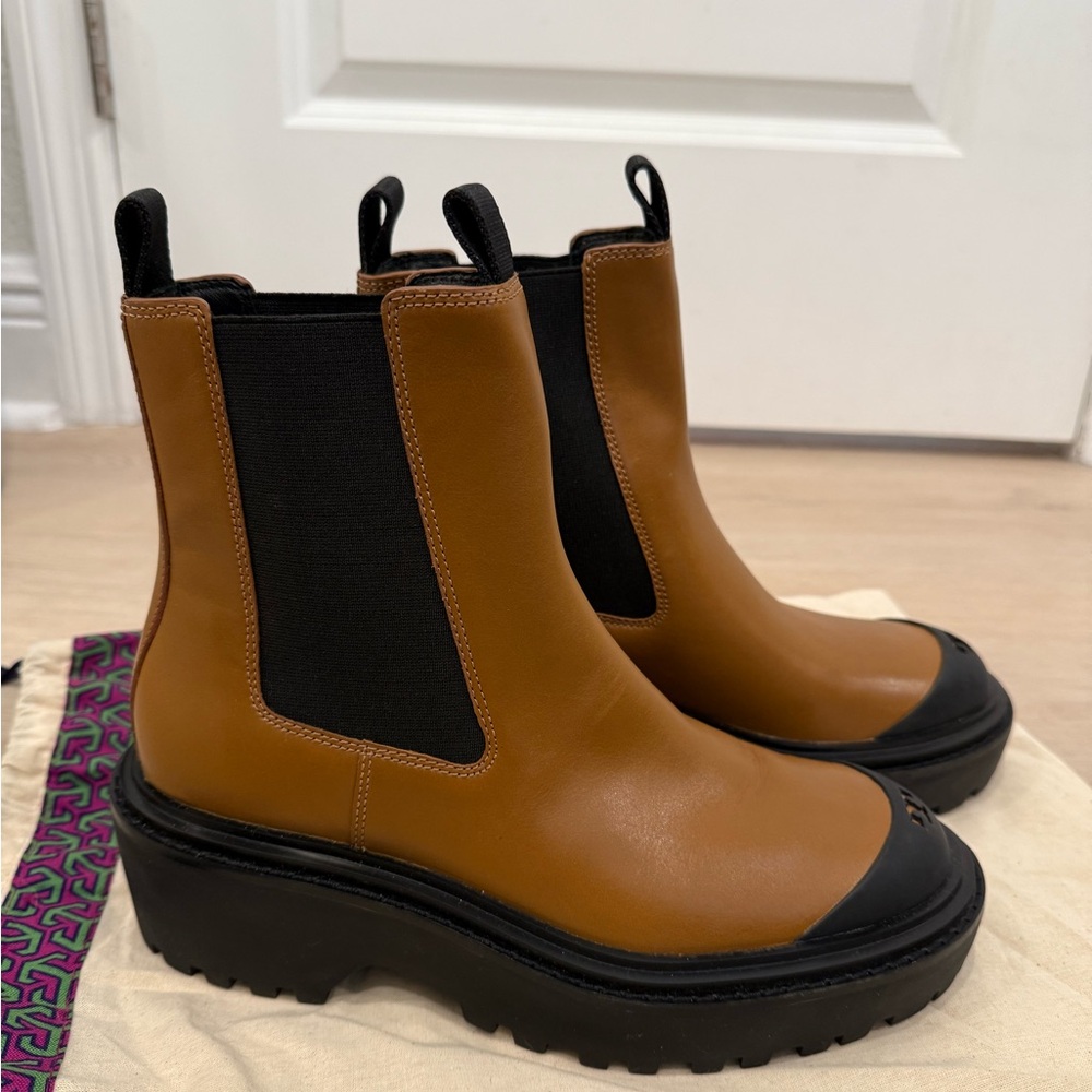 New Tory Burch Lug Sole Platform Chelsea Boot - Size 8